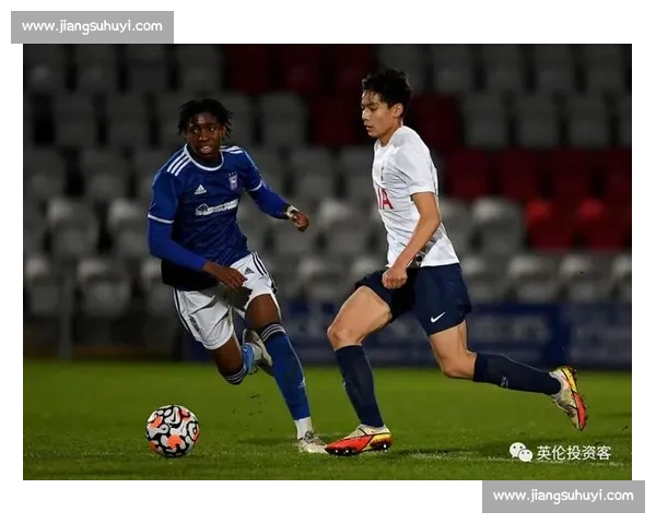 英超华裔小将自荐国青:热情遇冷背后的归化困局